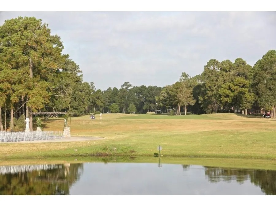 Ceremony area next to the lake with fairway in the background.